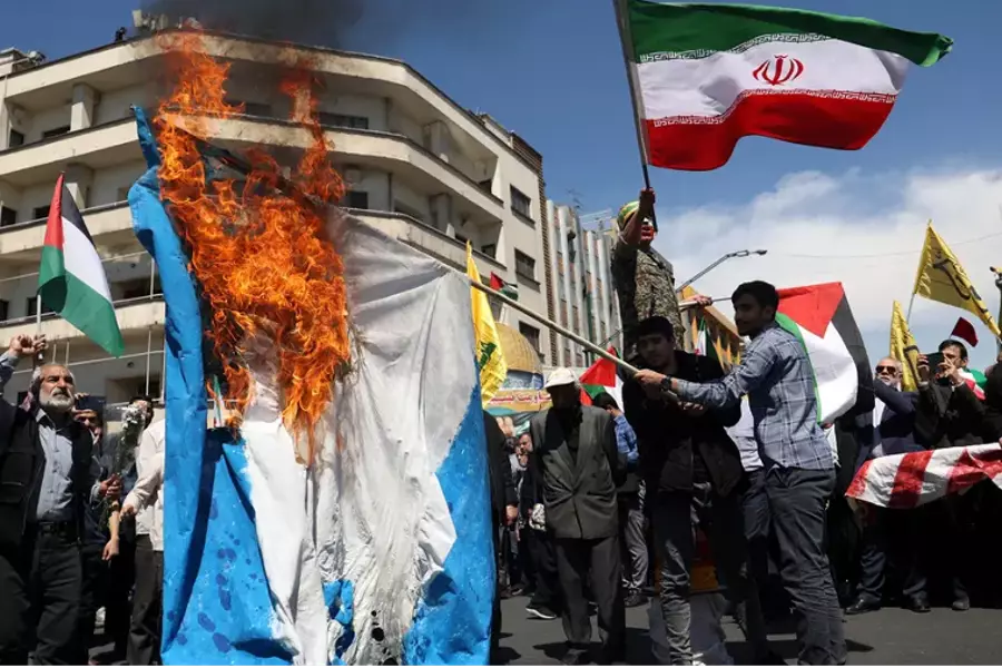 МИД Чехии призвал своих сограждан срочно покинуть Иран