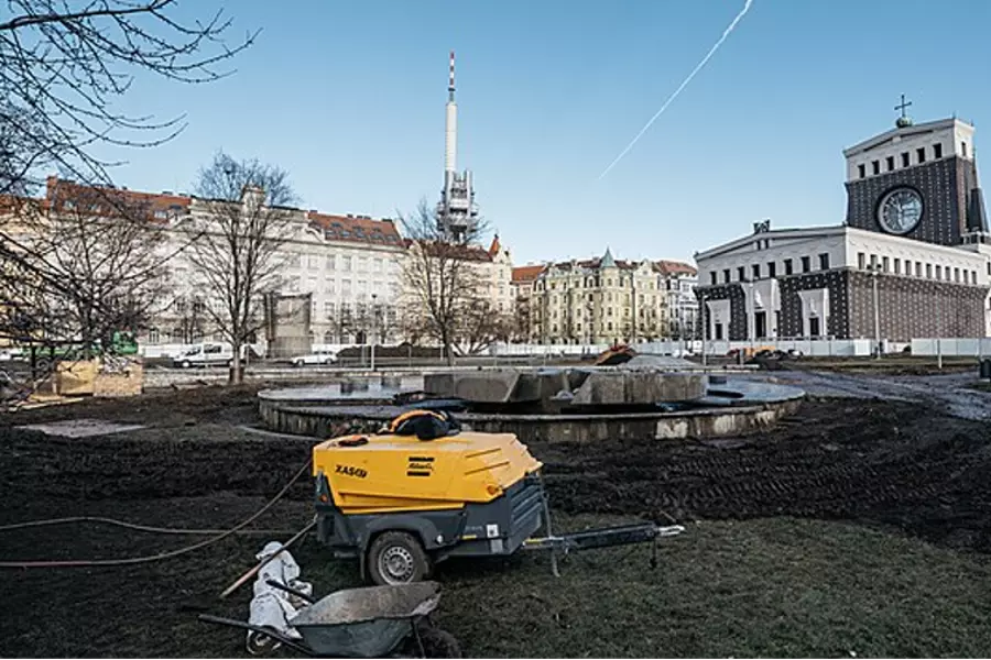 В Праге началась реконструкция площади Йиржиго з Подебрады, ее обещают закончить за три года