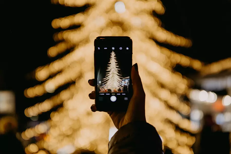 В Чехии все меньше совершают звонков на Рождество и переходят на сообщения в социальных сетях