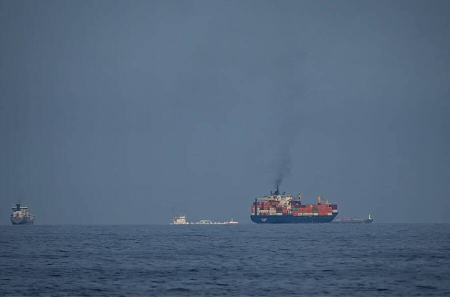 Иран снова закрыл Ормузский пролив после ударов Израиля по Ливану