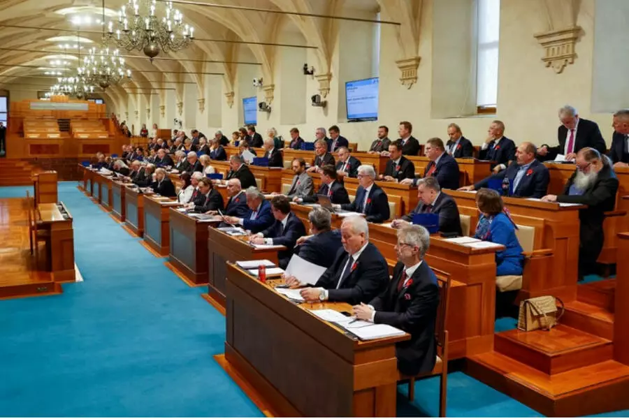 Сенат Чехии одобрил пакет консолидации, теперь президент принимает решение по нему