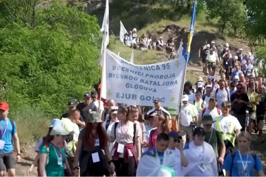 В Боснии стартовал трехдневный марш мира в память о жертвах геноцида в Сребренице