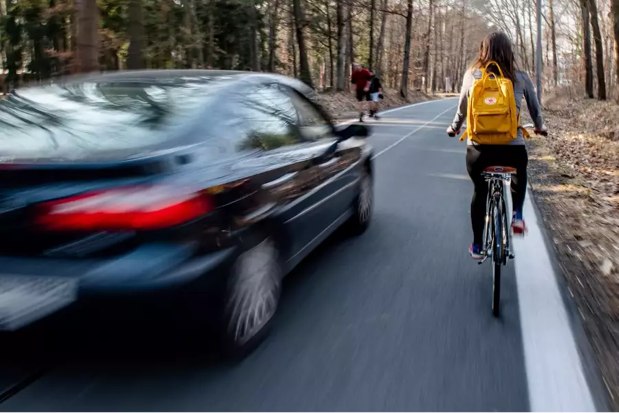 Суд Чехии разрешил велосипедистам ездить по трассам, даже если рядом есть велодорожки