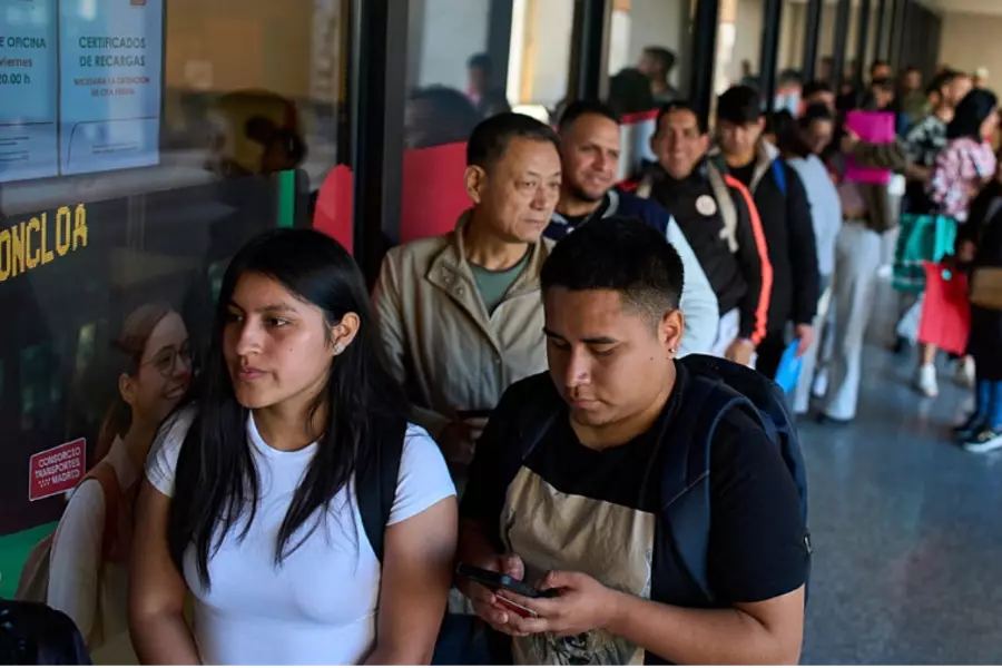 Испания начала легализацию сотен тысяч нелегальных мигрантов