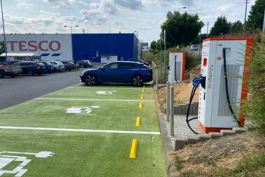 Гипермаркеты Чехии будут привлекать покупателей зарядными станциями для электромобилей
