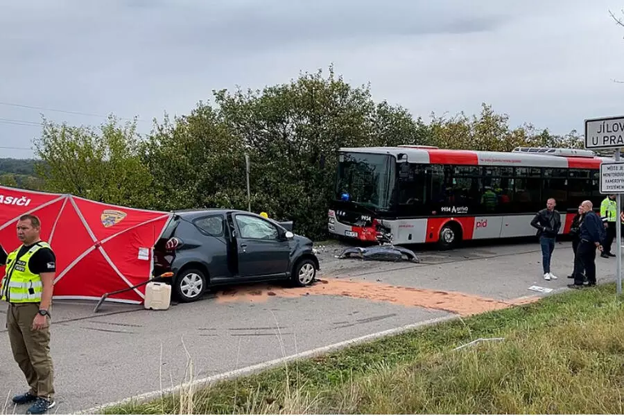 В Йилове-у-Праги женщина-водитель погибла в столкновении с автобусом