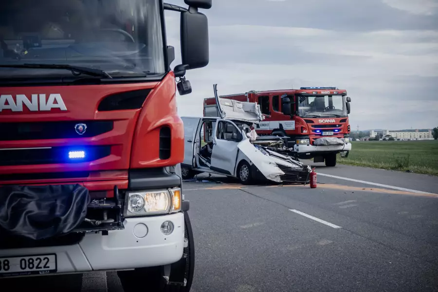 Водитель Citroen находился в критическом состоянии после столкновения с грузовиком под Погоржелицами