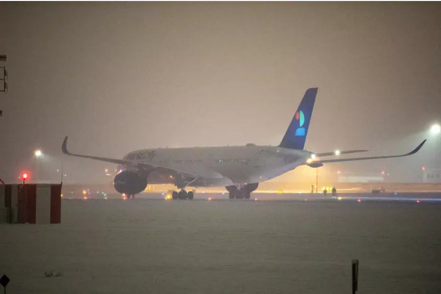 Самолет Airbus A350 совершил экстренную посадку в аэропорту Праги с 400 пассажирами на борту