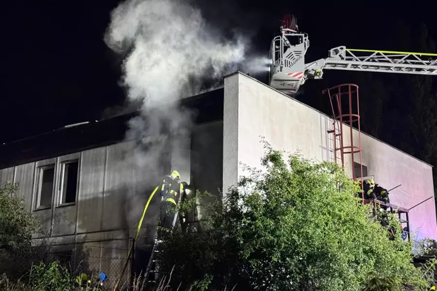 В Оломоуце загорелось общежитие, пожарные эвакуировали 27 человек