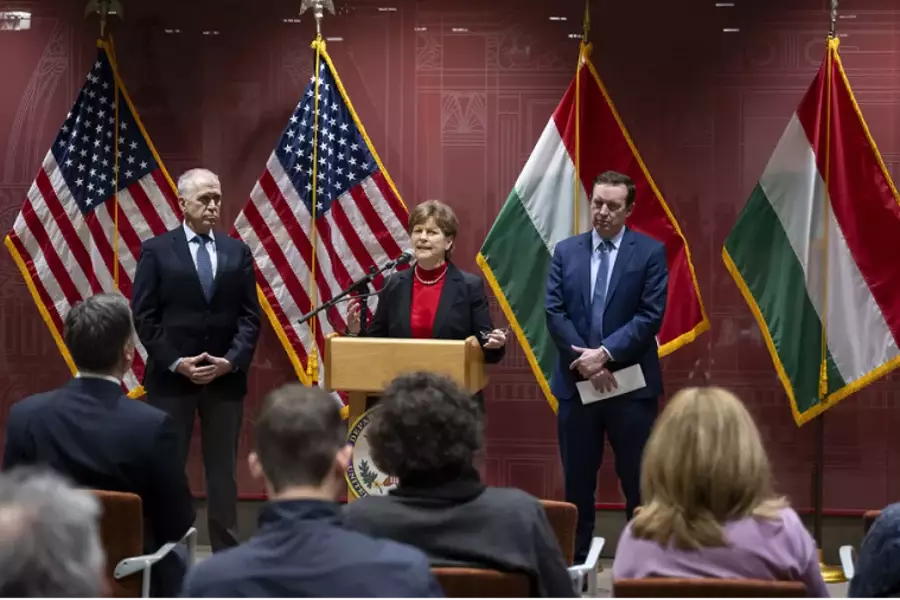 Правительство Венгрии отказалось встретиться с сенаторами США