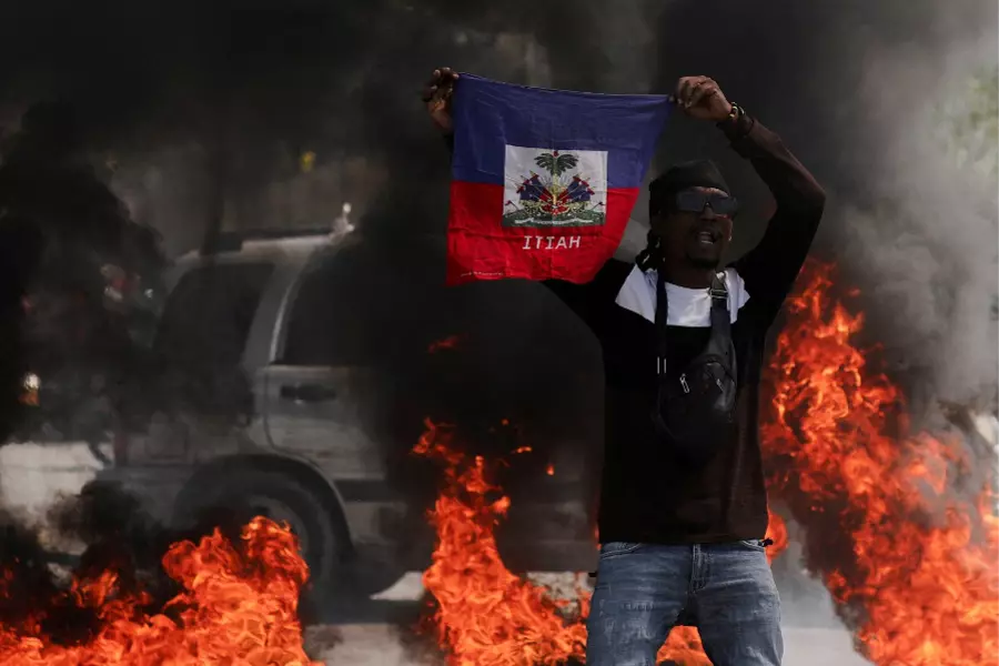 На Гаити банды освободили 4000 человек из тюрьмы, объявлено чрезвычайное положение