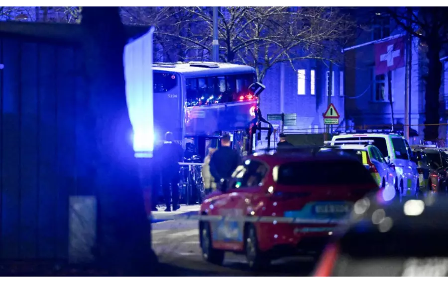 Трагедия в Стокгольме: автобус врезался в остановку, есть погибшие