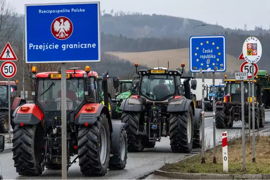 Фермеры из Польши, Чехии и Германии протестовали на границе перекрыв дорогу тракторами