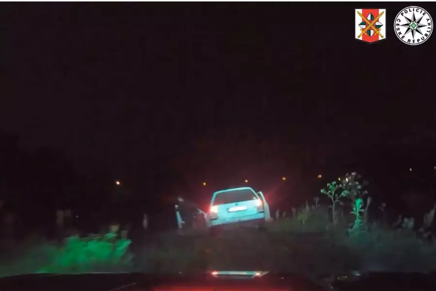 В Дечине водитель-наркоман пытался скрыться от полиции, прыгнув в Эльбу