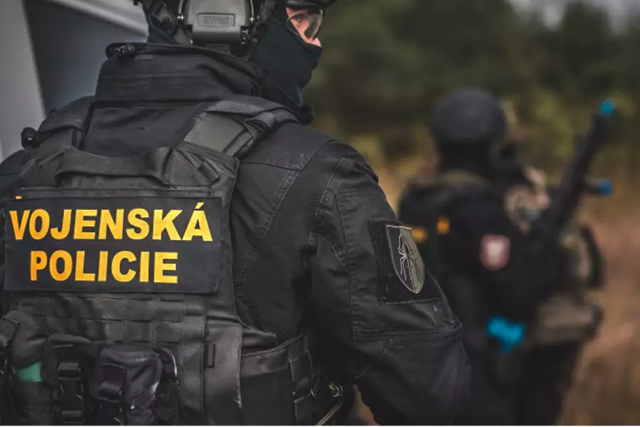 Военная полиция и NCOZ провели обыски в нескольких мэриях Чехии, включая Пардубице
