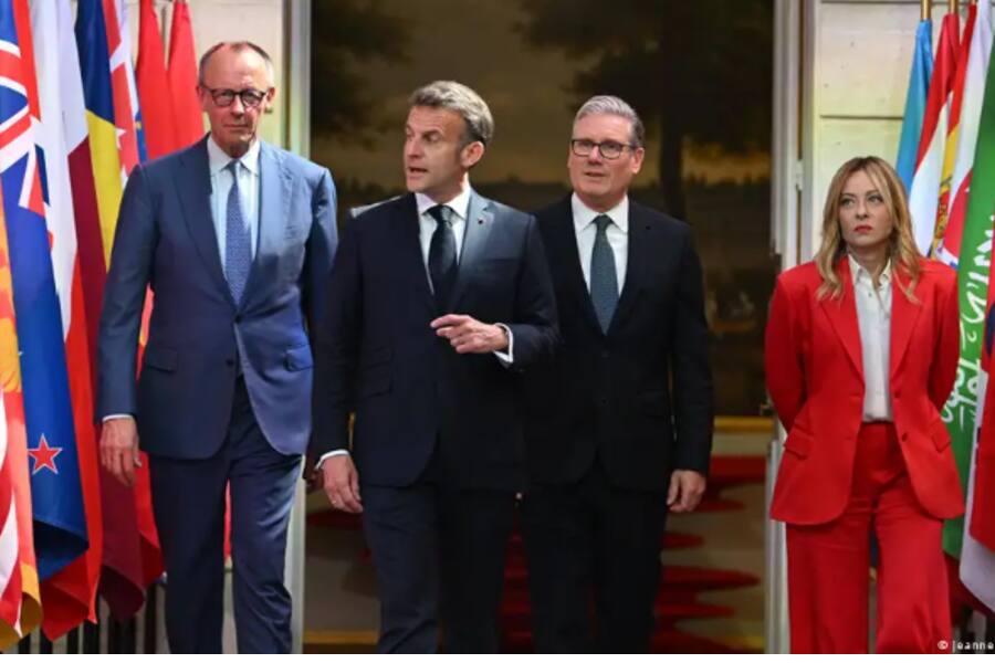 Париж и Лондон возглавят миссию по защите Ормузского пролива