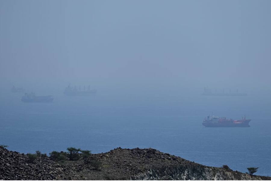 Иран показал видео абордажа судов в Ормузском проливе