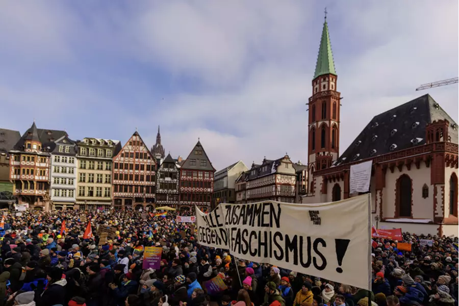 В Германии 50000 человек протестовали против партии АдГ