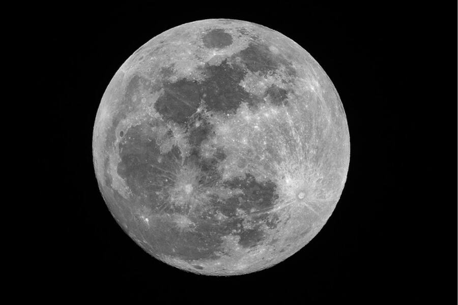Китайский зонд приземлился на обратной стороне Луны и впервые соберет образцы грунта