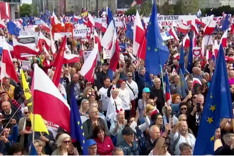 Миллион человек вышел на улицы Варшавы на демонстрацию против правительства