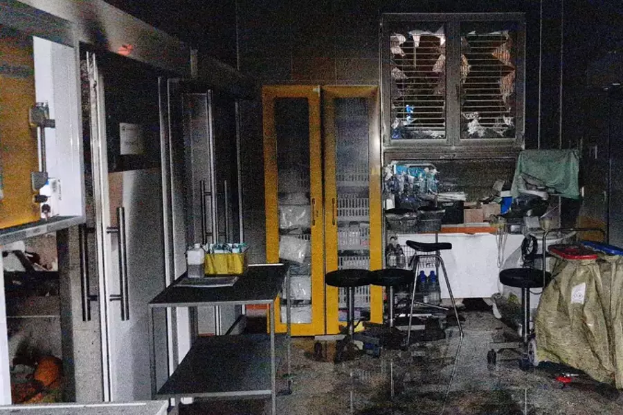 В Пльзни горело отделение университетской больницы, десятки человек эвакуировали