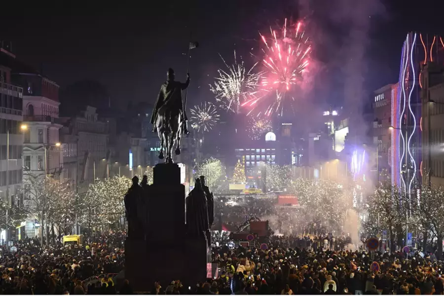 В центре Праги на Новый год запускали пиротехнику, несмотря на запрет