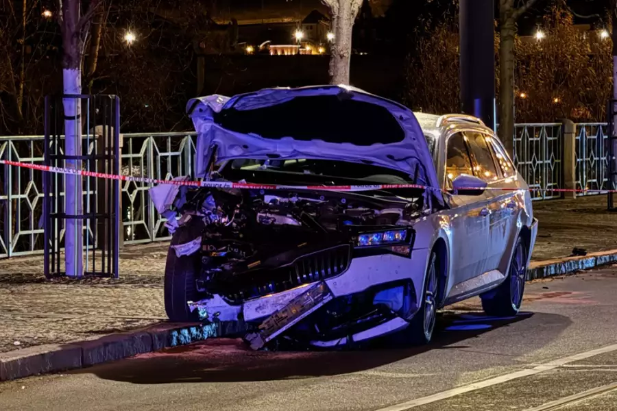 Бешеная погоня в центре Праги закончилась столкновением нарушителя с баррикадой