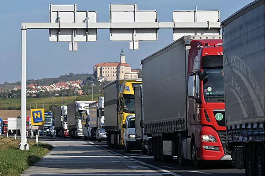 Австрия также ввела проверки на границе с Чехией, с утра на трассе пробки из фур
