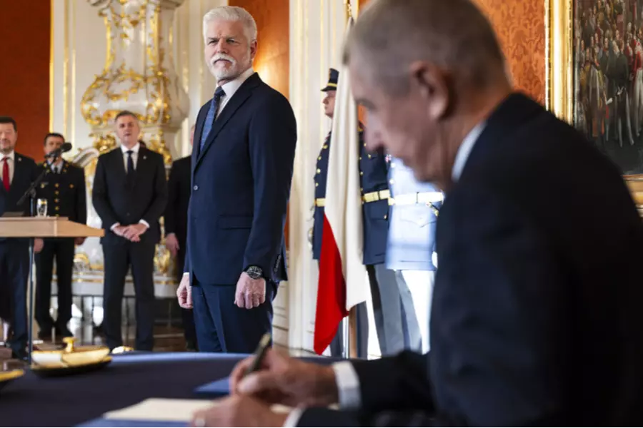 Президент Павел назначит Бабиша премьер-министром в понедельник утром