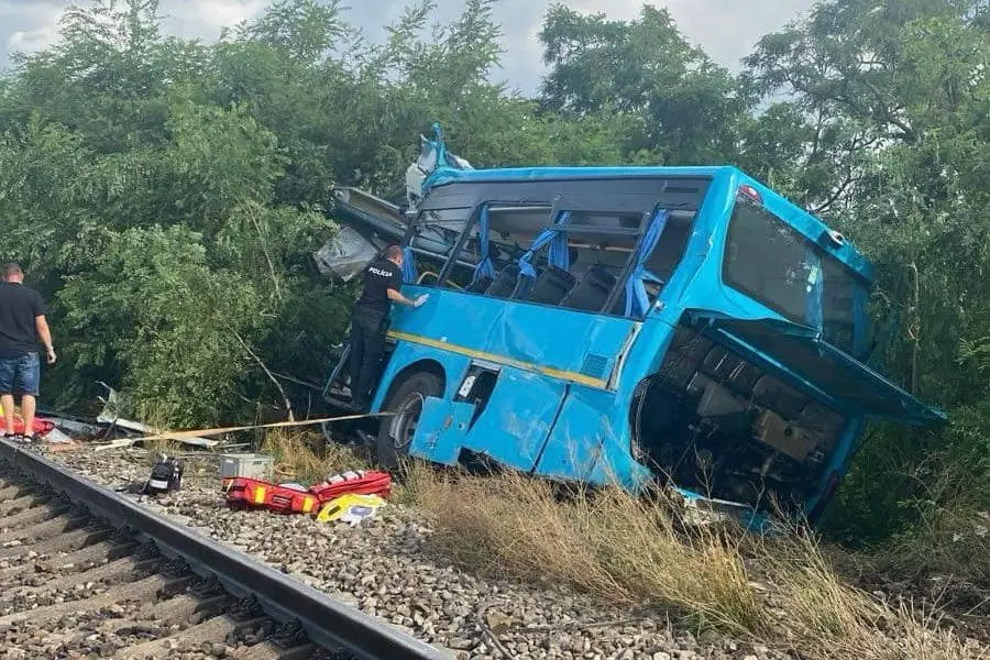 В Словакии экспресс из Праги столкнулся с автобусом, семь человек погибли