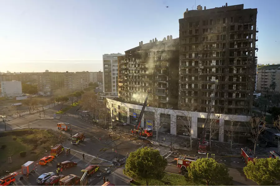 В испанской Валенсии горело 14-этажное жилое здание, погибли минимум 4 человека